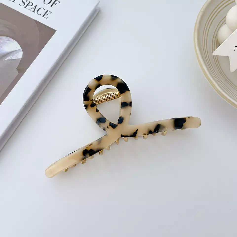 Luxe Gold Hoop Claw Clip With Marble Detail